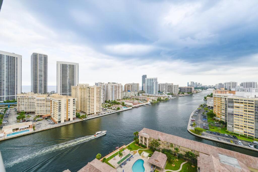 Cozy 1Br Condo Beachwalk Resort Hallandale Beach Kültér fotó