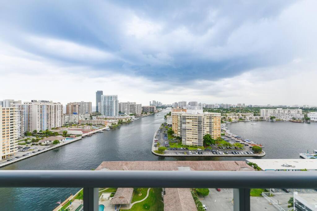 Cozy 1Br Condo Beachwalk Resort Hallandale Beach Kültér fotó