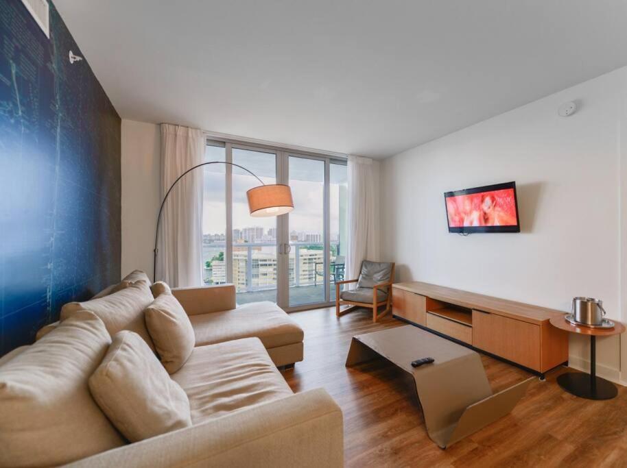 Cozy 1Br Condo Beachwalk Resort Hallandale Beach Kültér fotó